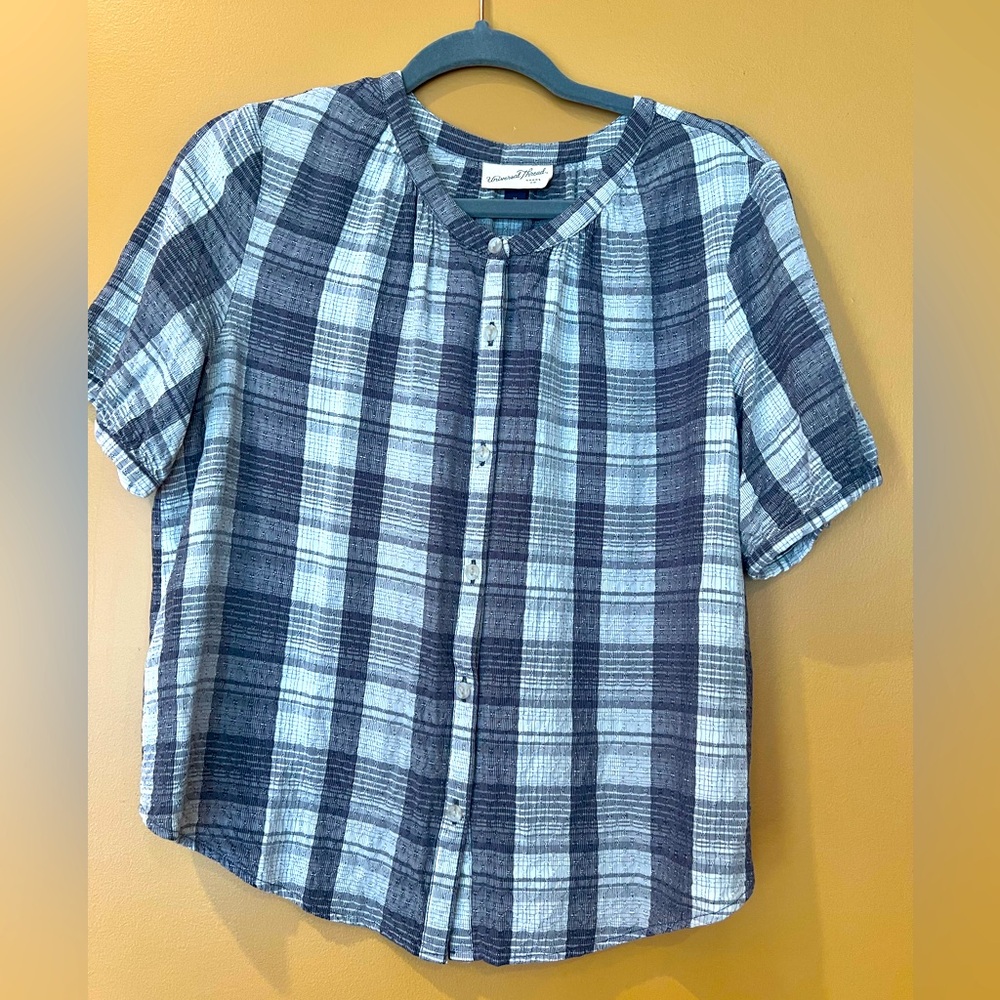 Universal Thread Checkered Blue White Button Up Textured Short Sleeve Top